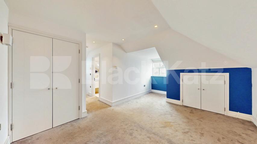 Spacious 3 bed 3 bath apartment set in a beautiful location  Adelaide Road, Primrose Hill / Chalk Farm
